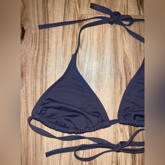 Excellent Condition 𝑨𝒕𝒉𝒍𝒆𝒕𝒂 𝑑𝑎𝑟𝑘 𝑔𝑟𝑒𝑦 𝚜𝚕𝚒𝚍𝚒𝚗𝚐 𝚝𝚛𝚒𝚊𝚗𝚐𝚕𝚎 𝚋𝚒𝚔𝚒𝚗𝚒 𝚝𝚘𝚙 - Picture 2 of 5